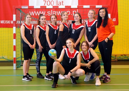 Piłka ręczna dziewcząt - tuż za podium