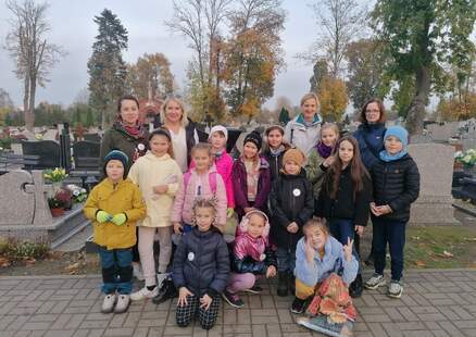 Akcja sprzątania zapomnianych grobów